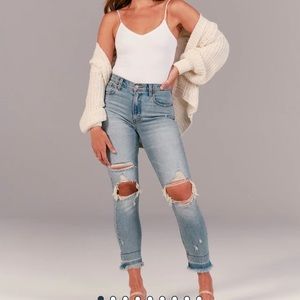 NWT A&F High Rise Ripped Jeans Sz 32